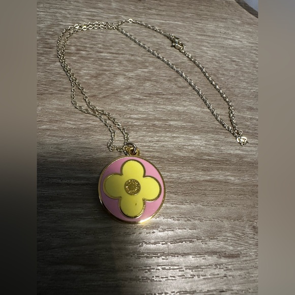 💗SPRING COLOURS!💗DISCOUNTED✨LV Spring Pendent w Gold-tone  Necklace✨ - Picture 1 of 12